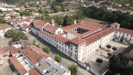 vista panorámica del centro religioso más influyente, el monasterio de arouca en portugal