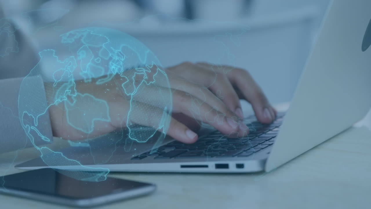 animación del globo girando sobre el hombre usando portátil y teléfono inteligente