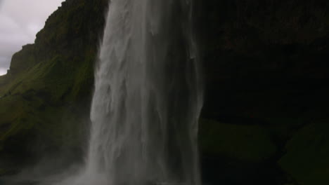 Cerrar-La-Cascada-De-Seljalandsfoss-En-Islandia