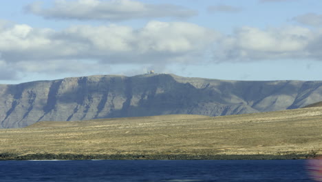 Zeitraffer-Der-Radarstation-Auf-Einer-Klippe,-Lanzarote,-Kanarische-Inseln,-Spanien