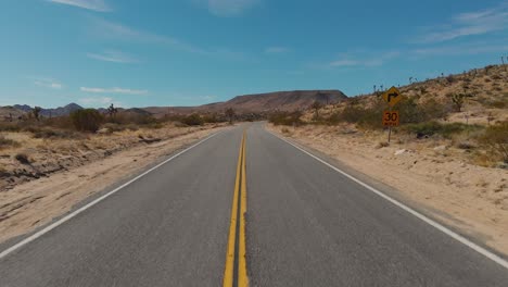 desierto camino joshua árbol establecimiento volar hasta 4k drone tiro