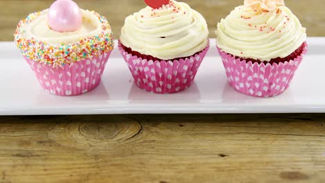 Close-up-of-delicious-cupcake-in-tray