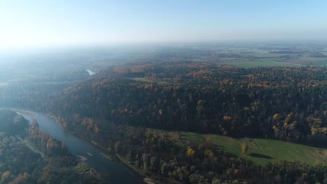 río gauja valle devon cerca de sigulda vista aérea