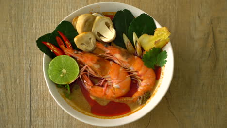 -Spicy-Sour-Soup-with-Shrimp