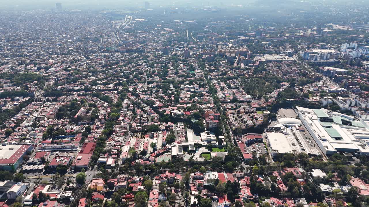 Coyoacan'ın, güney CDMX'teki yoğun kentsel bölgelerin havadan görünümü