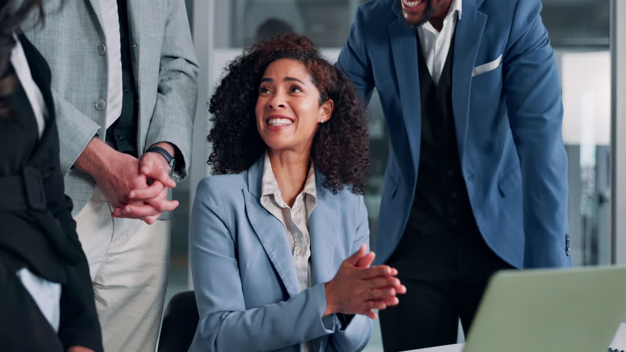 equipo de negocios celebrando el éxito