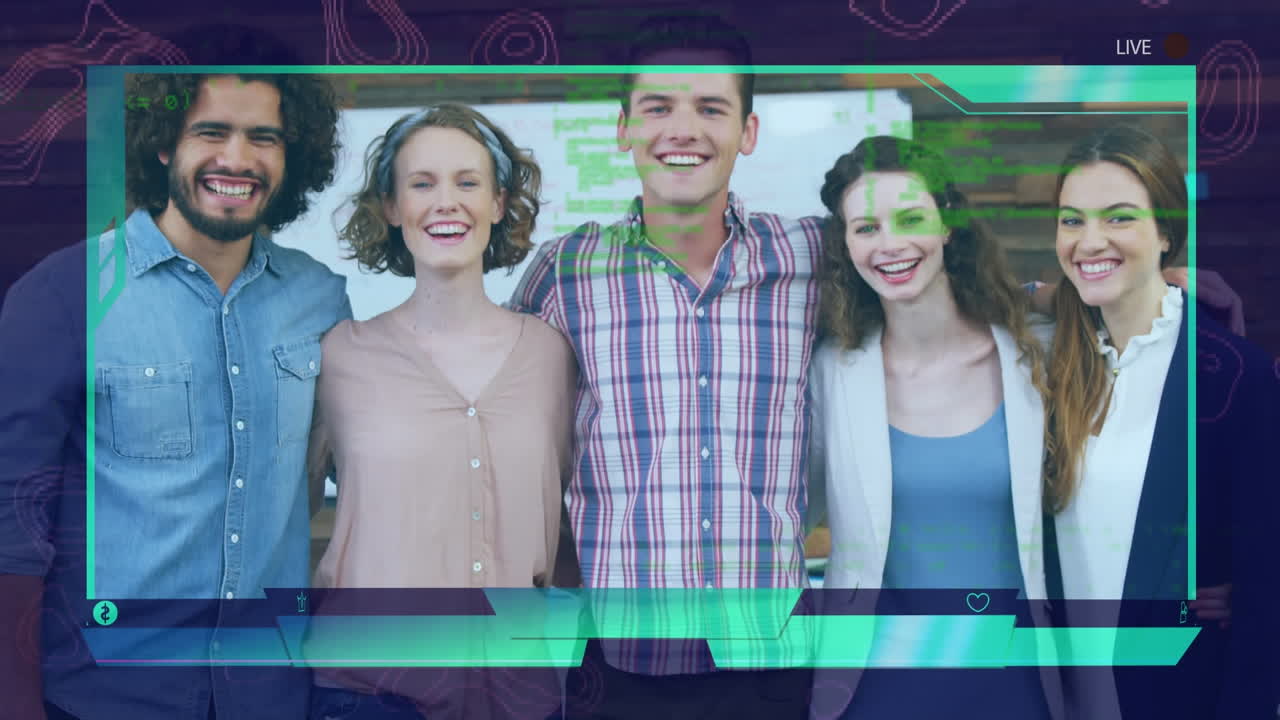 interfaz digital y procesamiento de datos sobre el retrato de diversos colegas de oficina sonriendo en la oficina