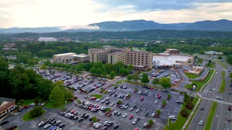 Retirada-Aérea-Del-Centro-Médico-De-La-Ciudad-De-Johnson,-Johnson-City-Tennessee