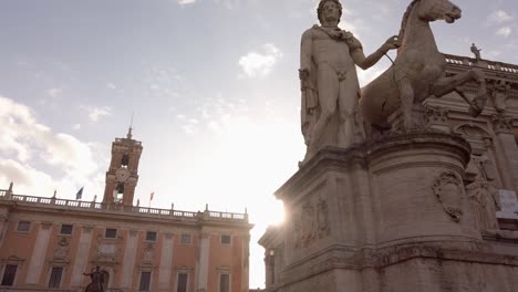 Vista-De-La-Entrada-De-La-Colina-Capitolina-Y-Los-Museos-Capitolinos-Ubicados-En-El-Centro-De-La-Ciudad-De-Roma,-Capital-De-Italia