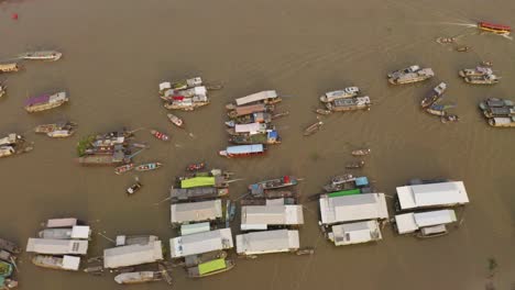 Aerial-view-of-Cai-Rang-floating-market,-at-Song-Can-Tho-River-in-Mekong-delta,-Vietnam