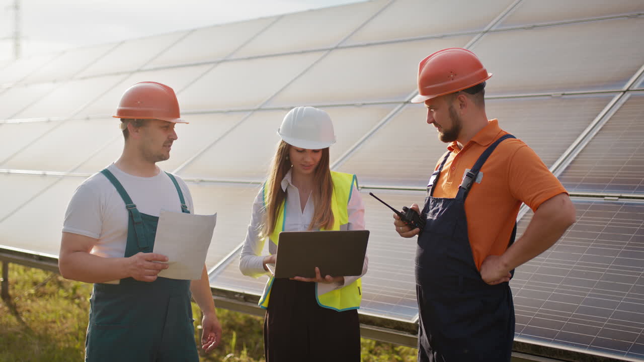 equipo de mantenimiento de paneles solares
