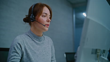 representantes de servicio al cliente en el trabajo