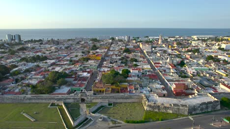 vista aerea de la ciudad amurallada de campeche