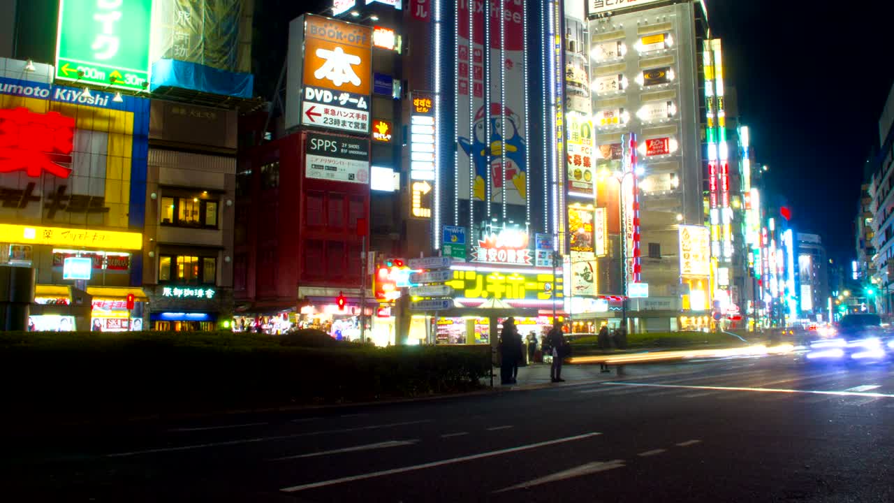 이케부쿠로 역 동쪽 좌회전