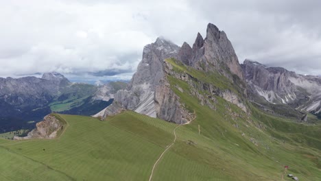 Alpine-pasture-of-Seceda-Ridgeline-in-scenic-Italian-Dolomites,-aerial-shot