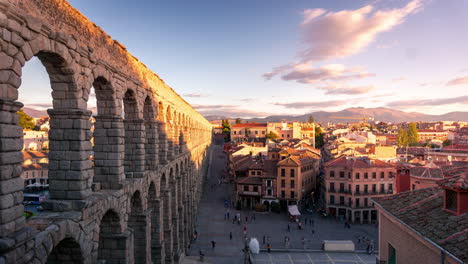 Timelapse-of-sunset-in-the-aqueduct-of-Segovia,-Spain