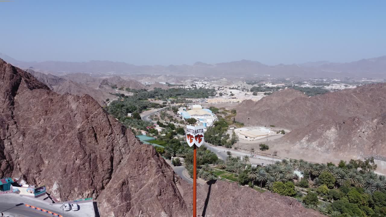 Ripresa con drone di Hatta fuori Dubai.