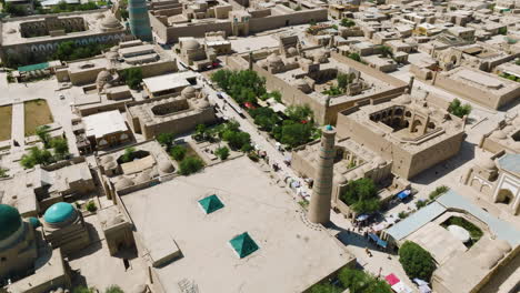 Vista-Aérea-De-La-Famosa-Ruta-De-La-Seda-Del-Casco-Antiguo-De-Khiva-En-Un-Día-Soleado-En-Uzbekistán