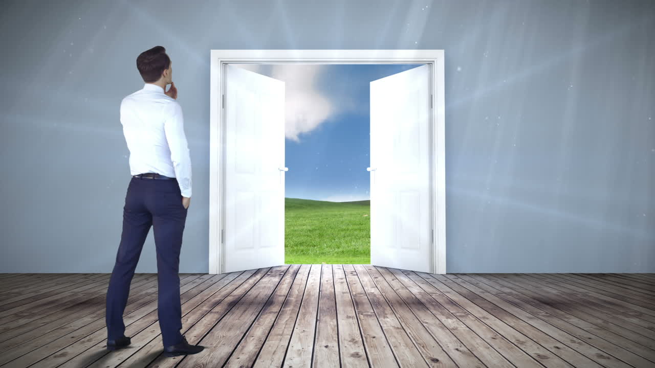 사업가 가  으로 가는 문 을 지켜보고 있다