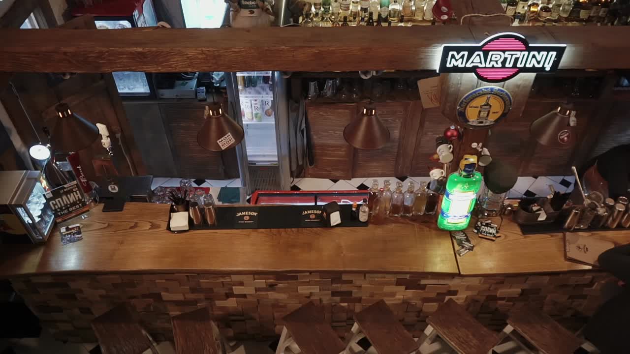 레스토랑 의 바쁜 술집 장면