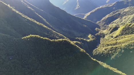 imágenes de drones de la selva en luzón, norte de filipinas