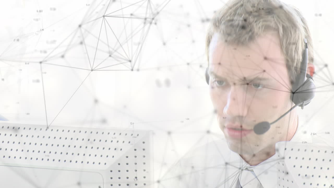 анимация сети соединений через бизнесмена с гарнитурой в офисе