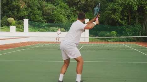 Tennisspieler-Spielen-Einen-Punkt