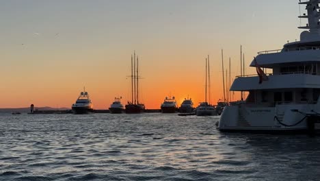 Sunset-timelapse-over-marina-and-yachts-in-Zadar,-Croatia