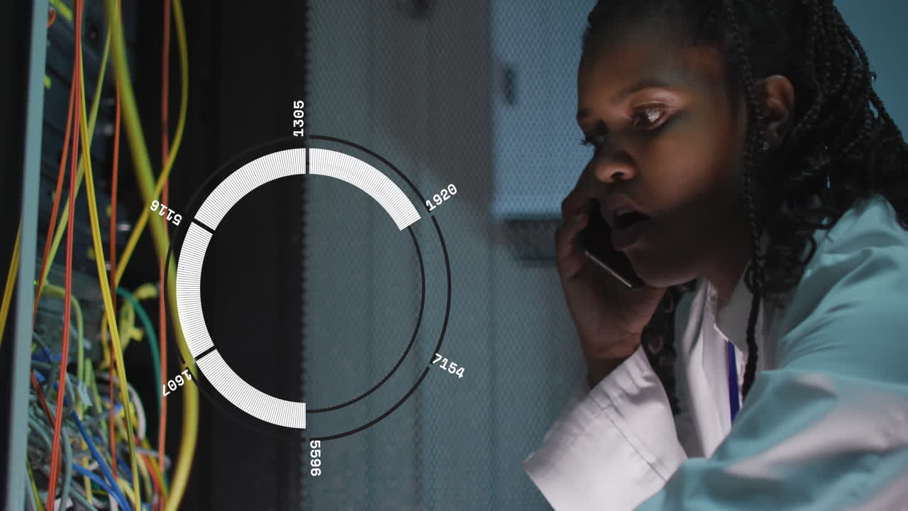 animación del procesamiento de datos sobre ingeniera informática afroamericana y servidores informáticos