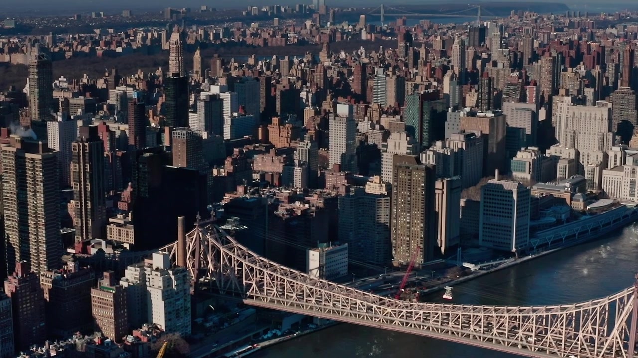 Vista dello skyline di Manhattan con il Queensboro Bridge a New York