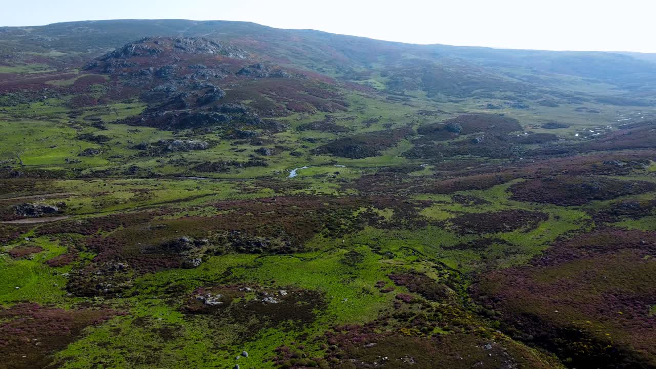 시에라 세구데라의 그늘진 풍경 스페인, 산별 초원 평야와 관목