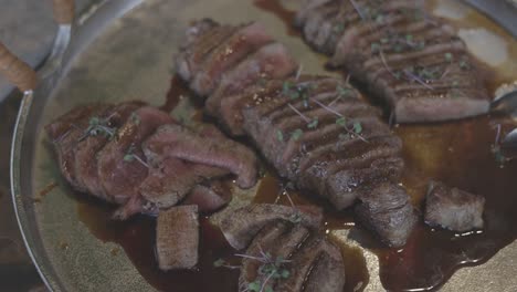 Slices-of-bloody-beef-on-serving-platter