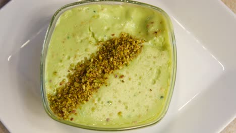 delicioso postre de crema de pistacho