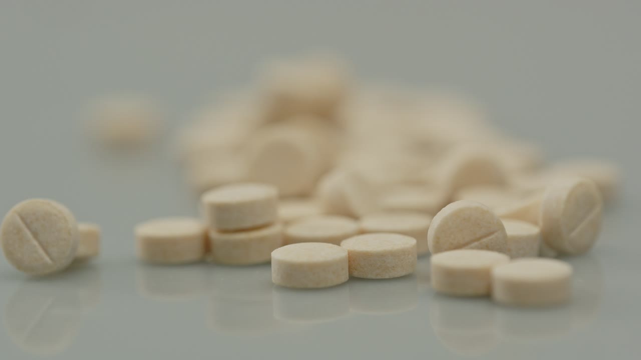 Focus rack to bunch of pills on a white surface