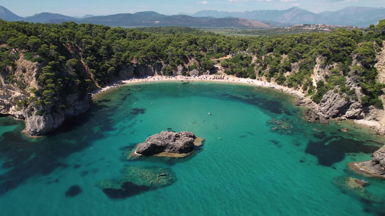 Spiaggia di Alonaki Fanariou, Panorama aereo, Famosa spiaggia sulla costa ionica nella regione di Preveza, Grecia, Acque cristalline e natura circostante