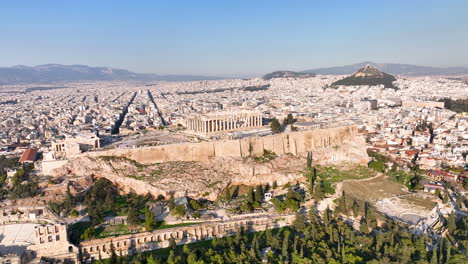 Volando-Alrededor-De-La-Acrópolis-De-Atenas,-Grecia