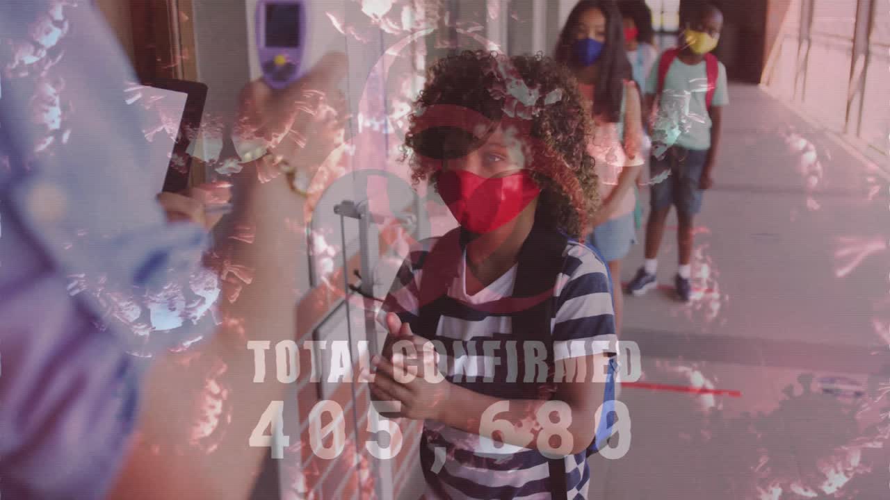 animación del signo de peligro biológico total confirmado en aumento con niños enmascarados haciendo controles de salud afuera