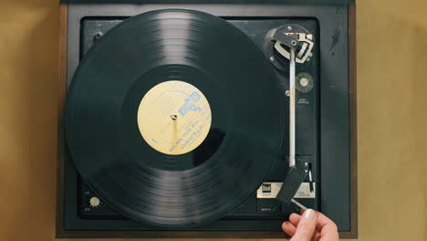 Overhead-shot-of-a-vintage-turntable