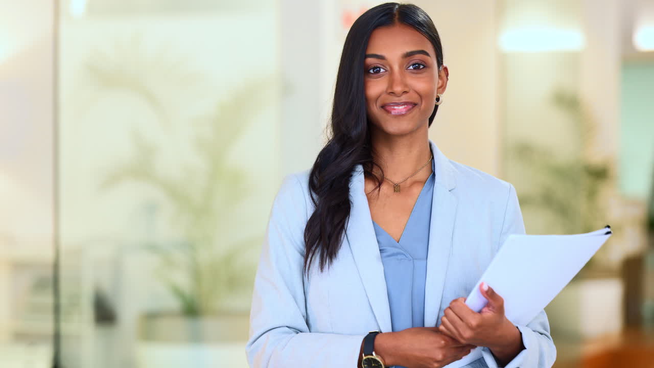mujer de negocios en una reunión