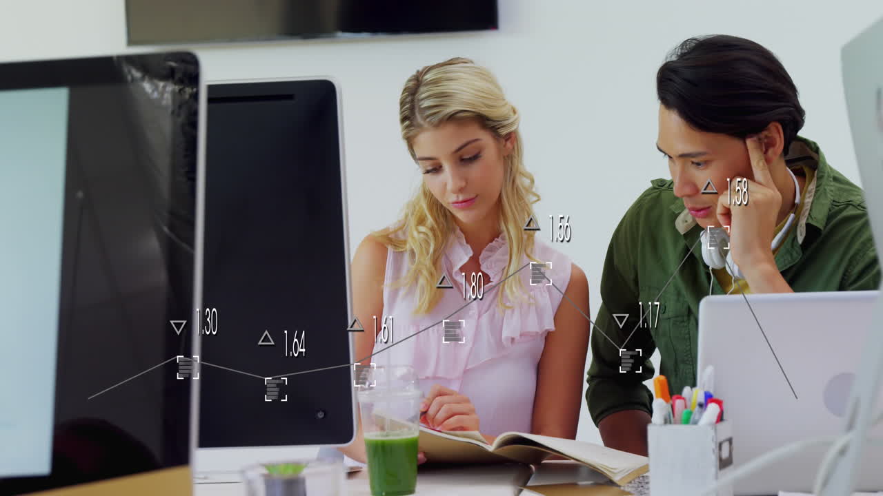 анимация обработки данных над различными деловыми людьми