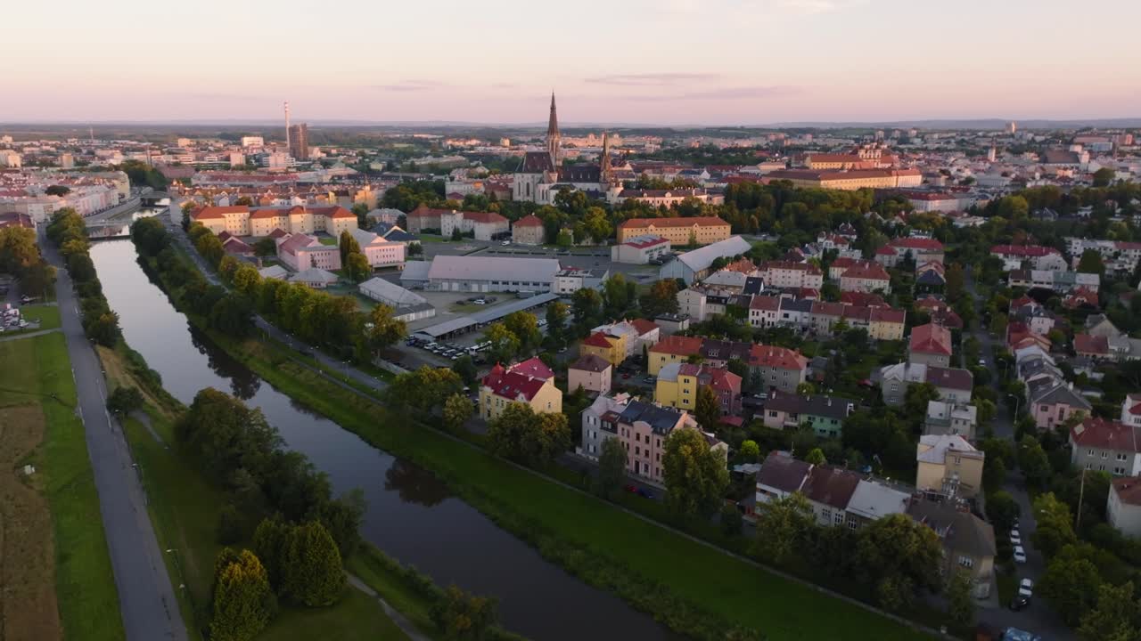 olomouc, ciudad histórica, región de moravia, república checa, puesta de sol, aérea