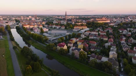 Olomouc,-Ciudad-Histórica,-Región-De-Moravia,-República-Checa,-Puesta-De-Sol,-Aéreo