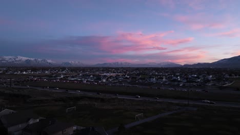 Valle-De-Utah-Al-Atardecer-En-Invierno---Paso-Elevado-Aéreo-Al-Atardecer