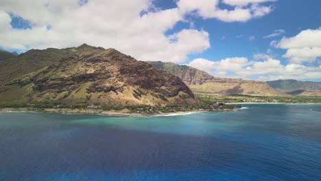 Panorámica-Lenta-Por-La-Costa-De-Oahu