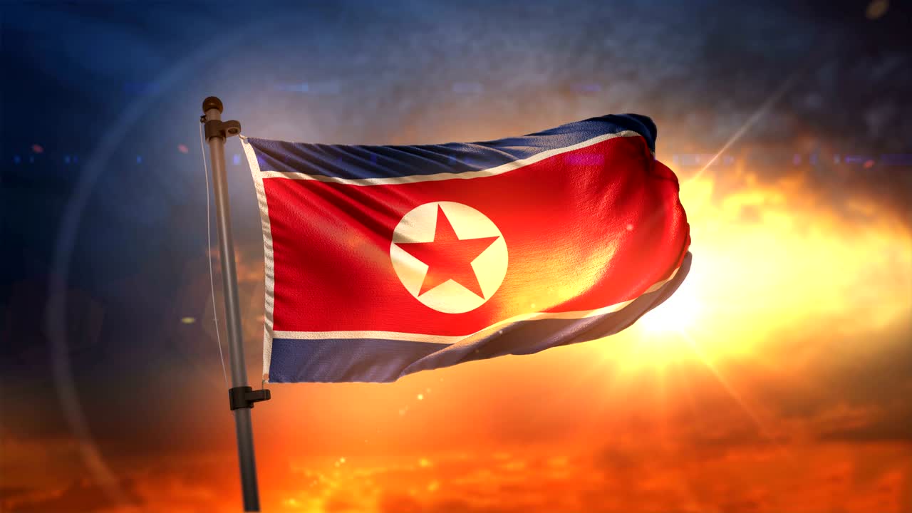 북한의 발이 뒷빛으로 빛나는 아름다운 해가 뜨는 순환 속도 느린 동영상 4k