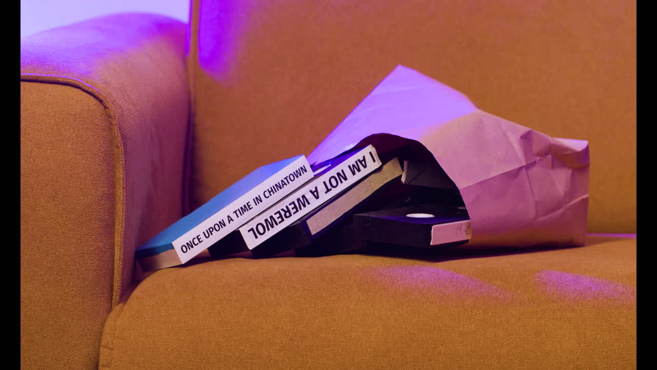 갈색 소파 의 근접적 인 모습