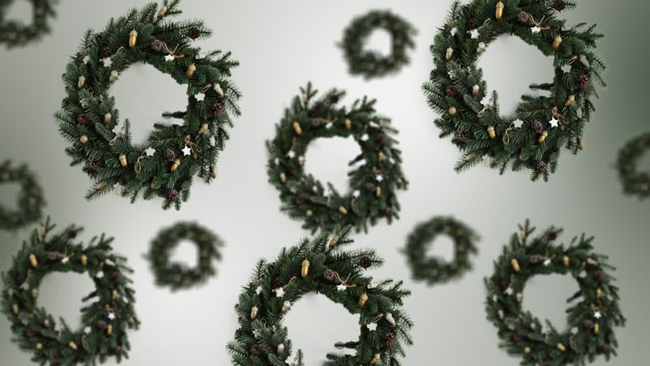 트렌드 컬러 그라디언트 배경에서 다양한 지름의 크리스마스 꽃받침 장식의 스트림.