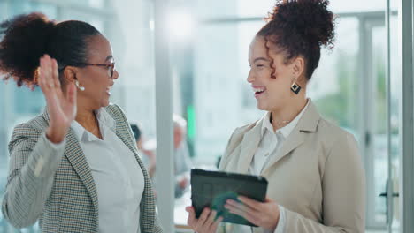 businesswomen collaborating in office