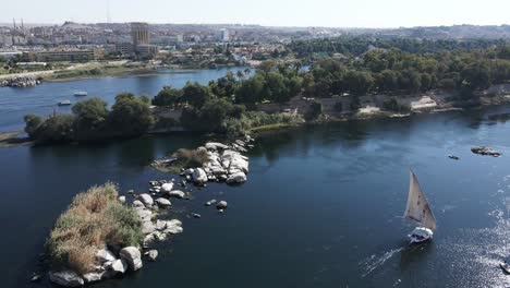 Barco-Faluca-En-El-Río-Nilo-En-Asuán,-Egipto