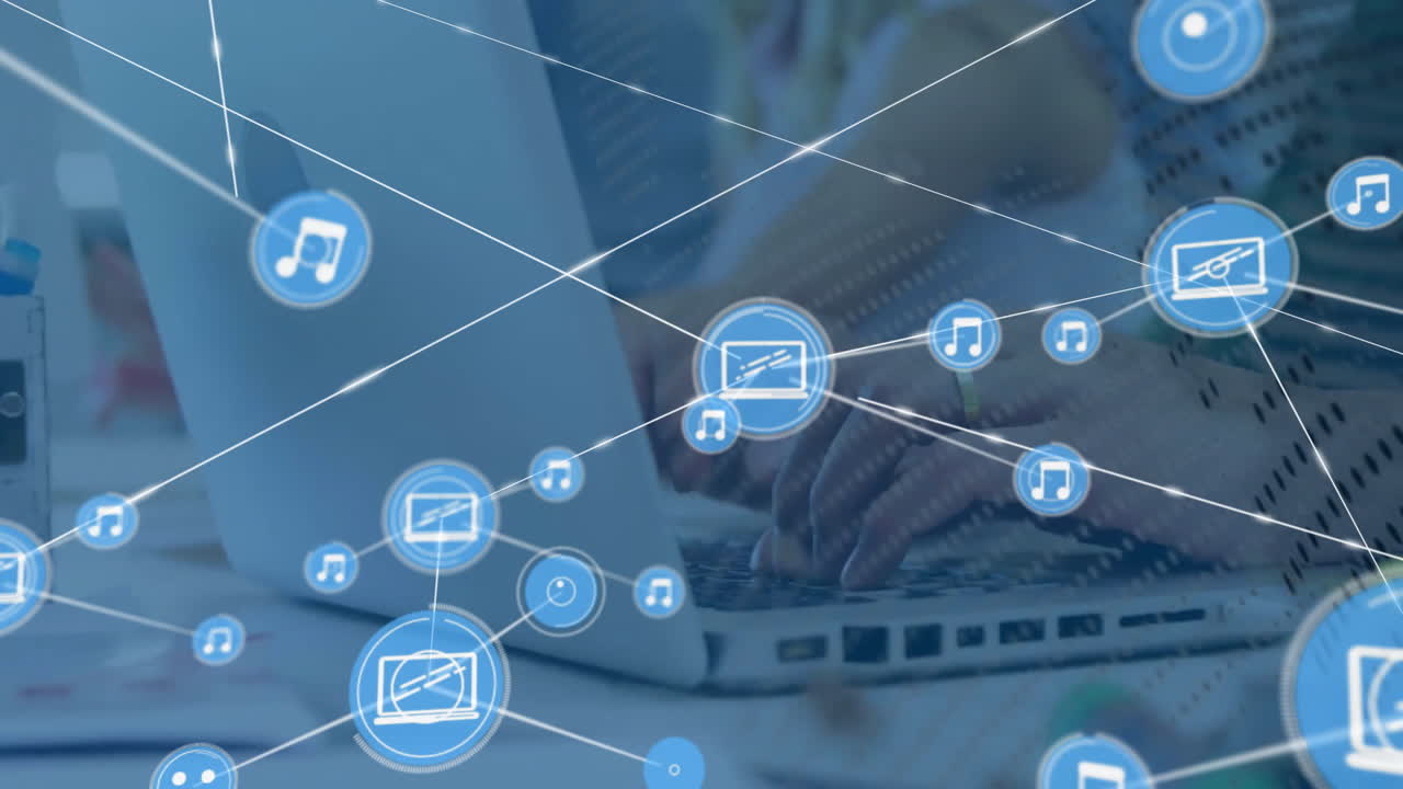 연결된 아이콘의 애니메이션, 사무실에서 노트북에서 일하는 백인 여성의 중간 부분에 대한 지구